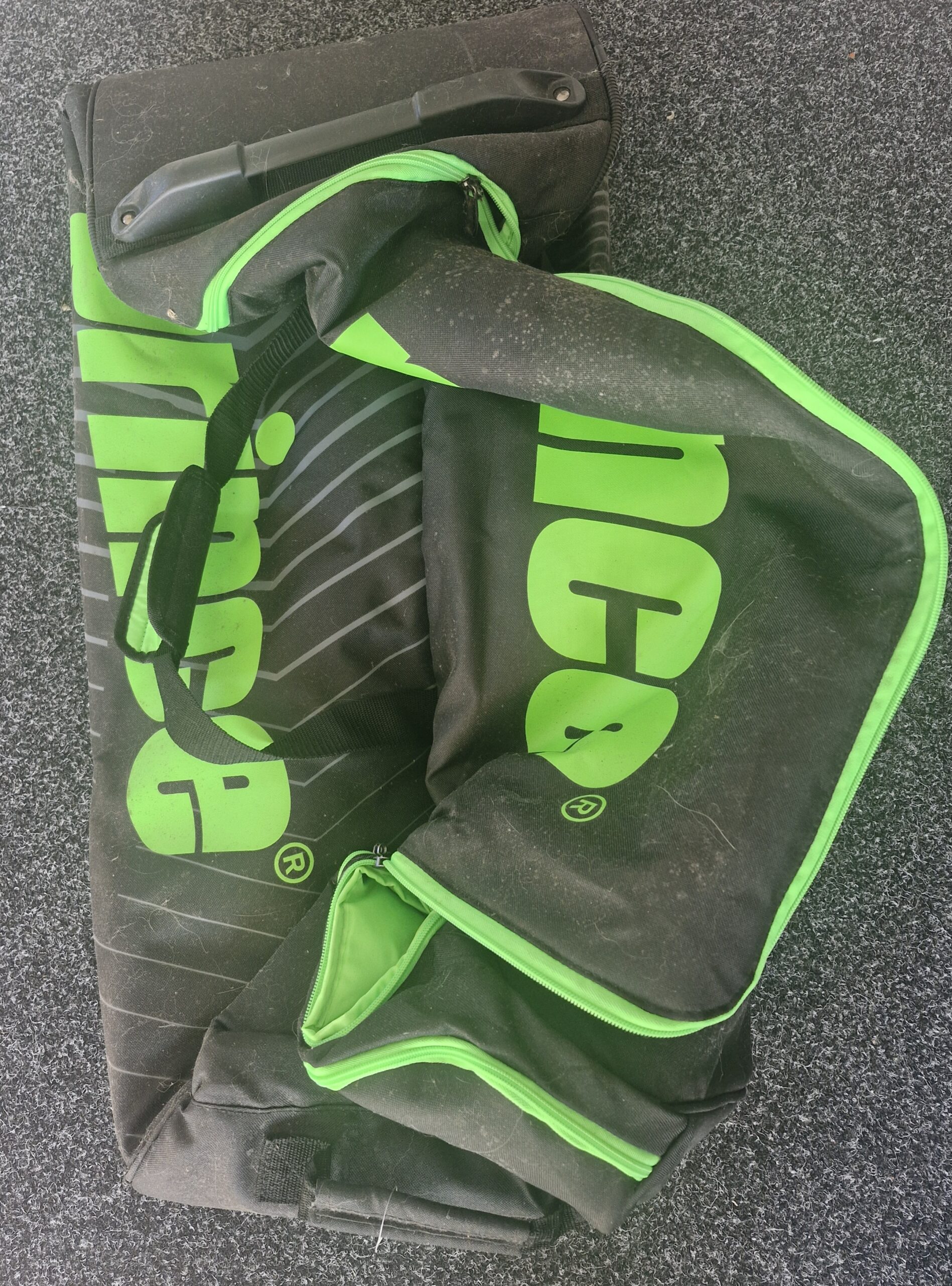 PRINCE Tour Wheelie Duffle Racquet Bag